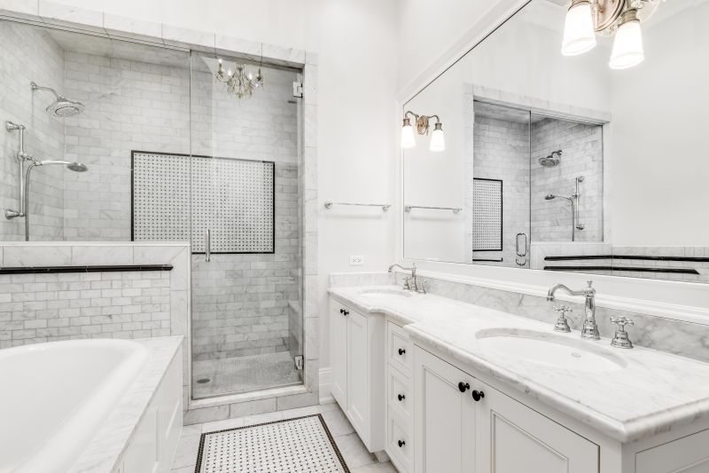 Dual Showerheads in a Spacious Walk-in